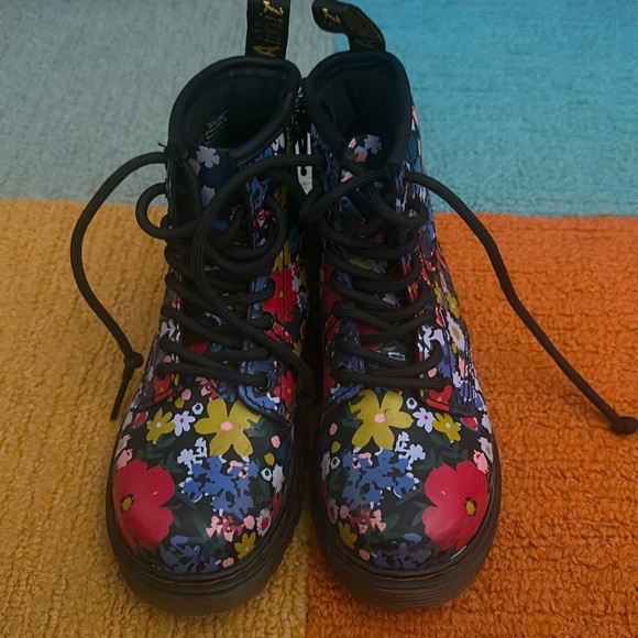 Dr Martens Kids 1460 Floral Print Leather Lace up Boots - Picture 4 of 10
